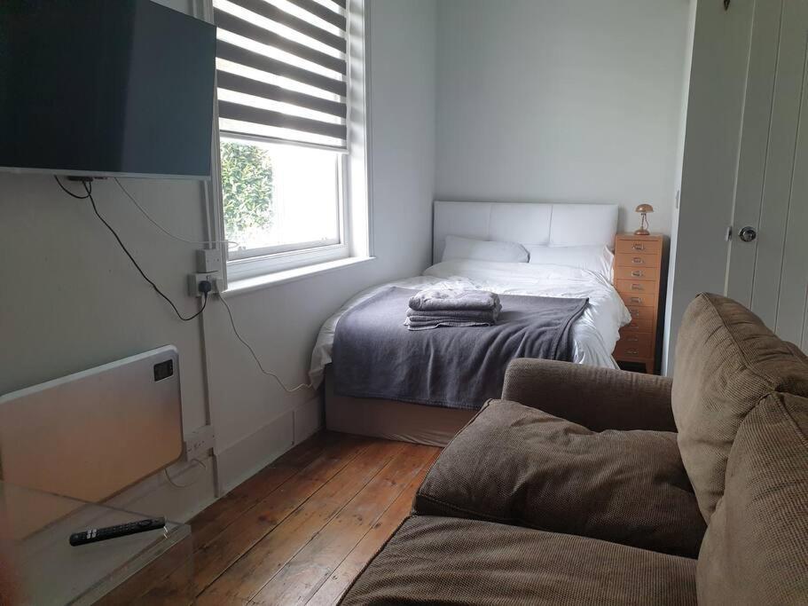 4 Quiet Compact Studio With Garden View - Best Location - Comfortable - Quiet Apartment Brighton ภายนอก รูปภาพ